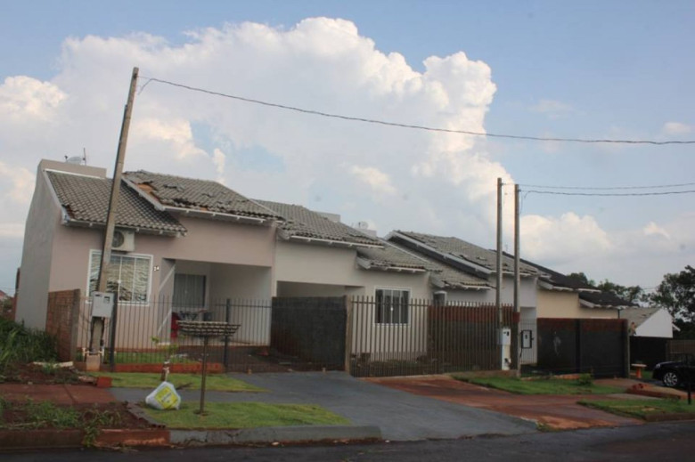 Outra residência atingida num dos loteamentos próximo ao Parque Industrial III.
Autor da imagem: Não identificado. 