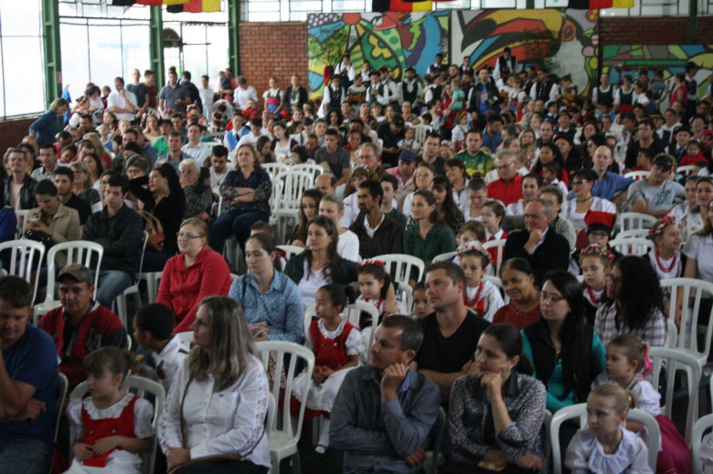 Idem - outro flagrante do público presente à III Mostra. 
Imagem: Acervo Imprensa PM-MCR - Crédito: Luiz Fernando Cerny
