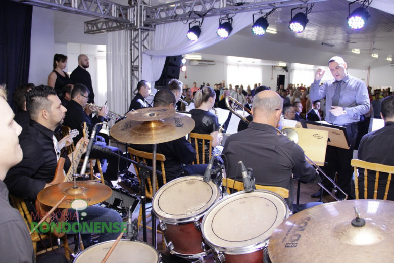 Outro detalhe da Orquestra de Sopros  executando o Hino Nacional. 
Imagem: Acervo Memória Rondonense - Crédito: Tioni de Oliveira 