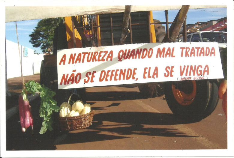 Desfile da Quinta das Seleções  com enfoque para a questão da preservação ambiental. 