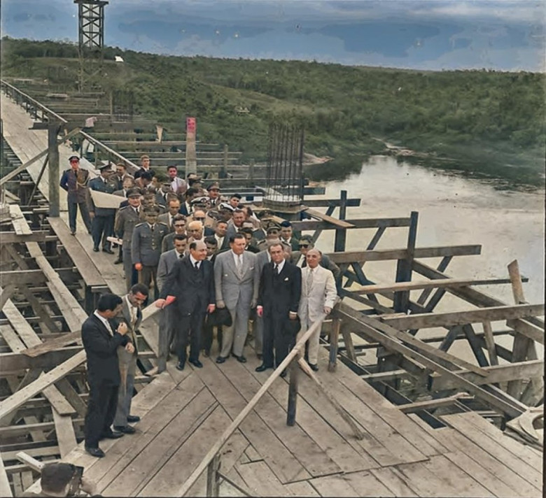 Imagem: Acervo Wagner - Foz do Iguaçu .
Foto artificialmente colorida.