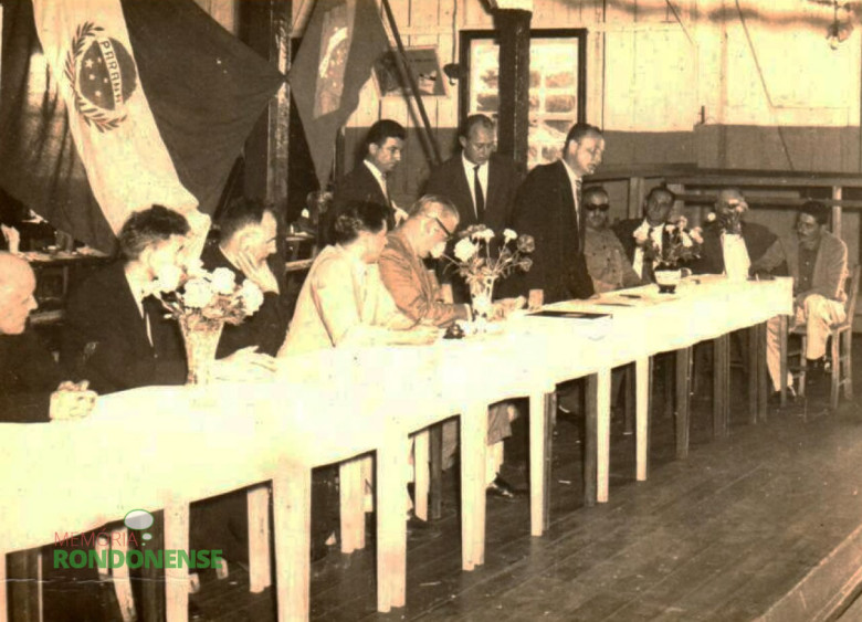 Mais uma imagem da Mesa de Honra da posse de Arlindo Alberto Lamb. 
Imagem: Acervo idem 
