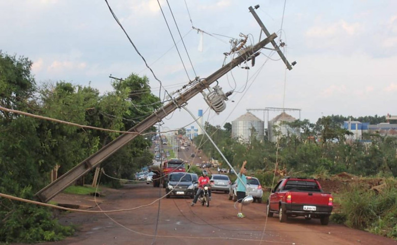 Avenida Irio Jacob Welp nas imediações do Jardim Ana Paula. 
Crédito da imagem: não identificado. 
