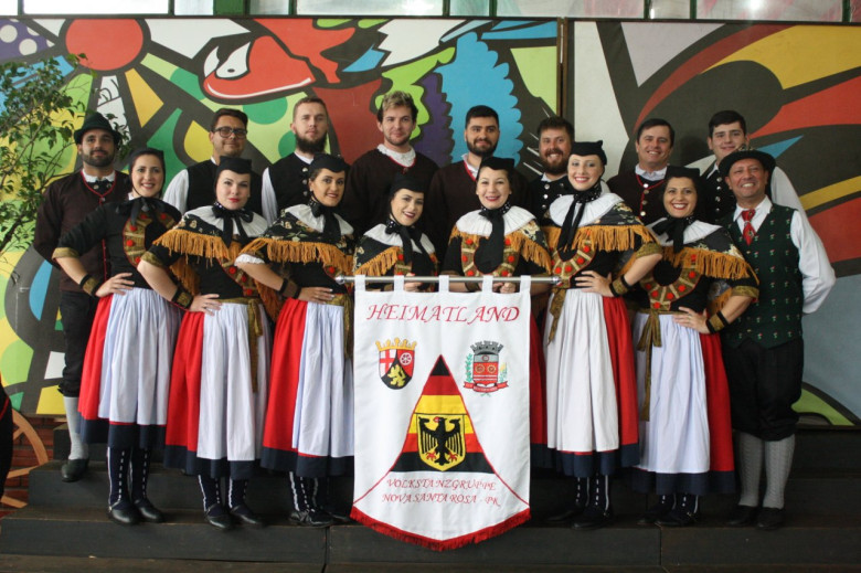Grupo Folclórico Heimatland, de Nova Santa Rosa, que compareceu a III Mostra de Dança Folclórica de Marechal Cândido Rondon .
Imagem: Acervo Imprensa PM-MCR - Crédito: Luiz Fernando Cerny