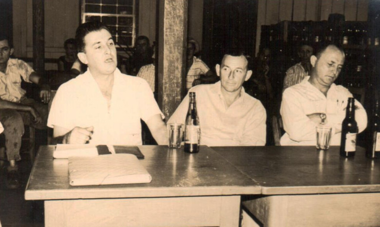 Reunião no Clube Aliança entre as prefeituras municipais de Toledo e Marechal Cândido Rondon. 
Da esquerda à direita:                 Berdinand Spitzer (meio-corpo); Egon Pudell, prefeito municipal de Toledo; Arlindo Alberto Lamb, prefeito municipal de Marechal Cândido Rondon;  vereador Helmuth Priesnitz, presidente da Câmara Municipal .
Imagem: Acervo Família Arlindo e Norma Lamb