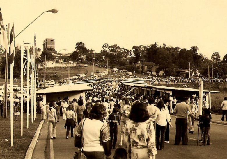 Registro do dia da inauguração da Ponte da Amizade. 
Imagem: Acervo Edulfo Torres/Waldir Guglielmi Salvan/Facebook