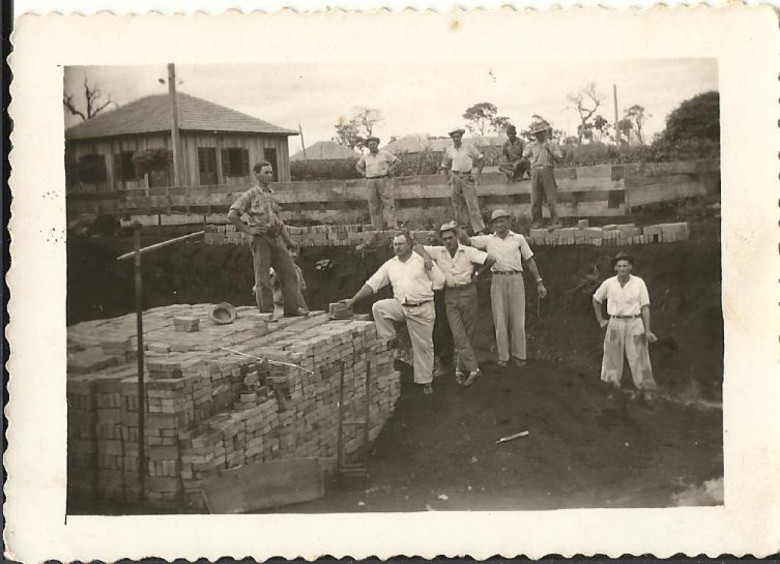 Outra vista da construção da fundação do extinto moinho. 