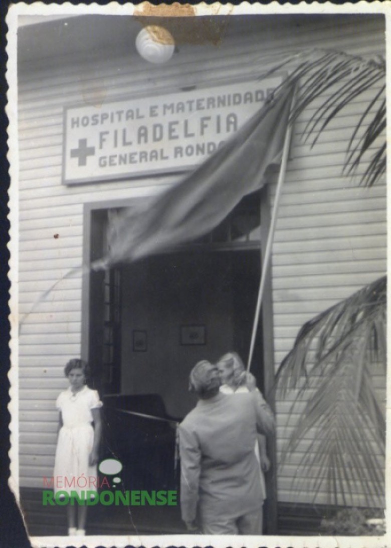 Descerramento da placa indicativa do Hospital e Maternidade Filadélfia. 
Imagem: Acervo da famílias Seyboth e Nied. 