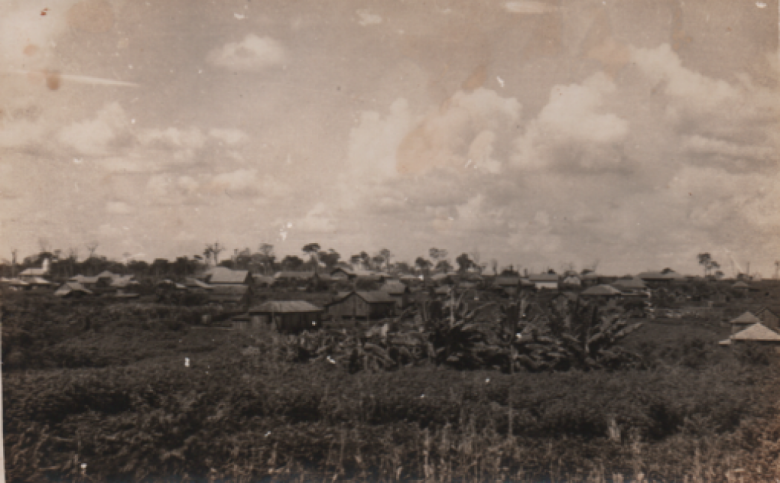 Vista da então vila General Rondon, a partir do ponto que hoje começa o Bairro Vila Gaúcha,   no Anel Viário, na década de 1950. 
Imagem: Acervo Úrsula e João Zimmermann.