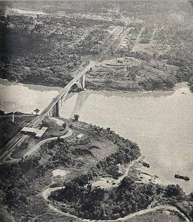 Ponte da Amizade em foto de 1970.
Imagem>: Acervo de Walter Dysarsz - Foz do Iguaçu -