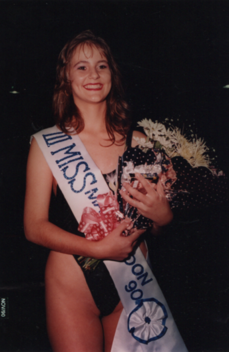 Anelise Bier com a faixa de III Miss Marechal Cândido Rondon 1990.