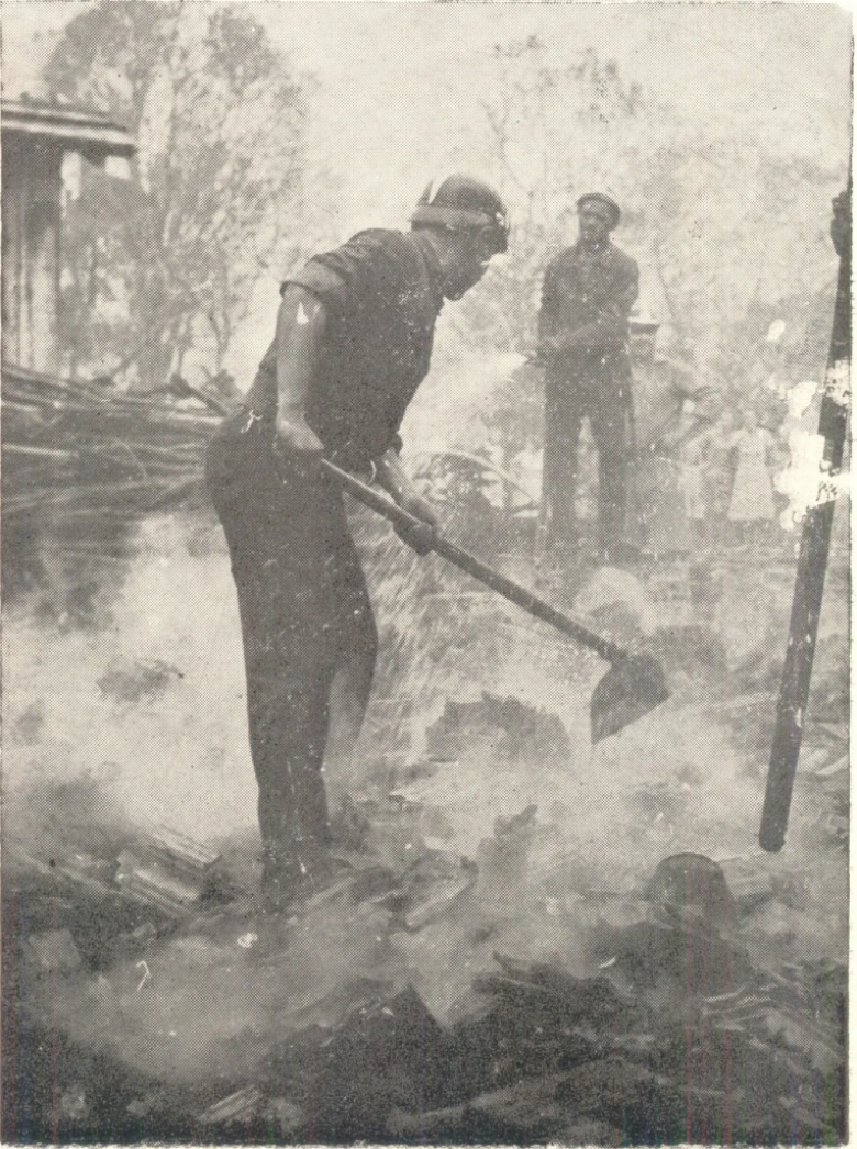 || Incêndio em 1963 mobilizou equipe do Corpo de Bombeiros de várias regiões do estado — Foto: Arquivo/Corpo de Bombeiros - legenda G1.globo.com