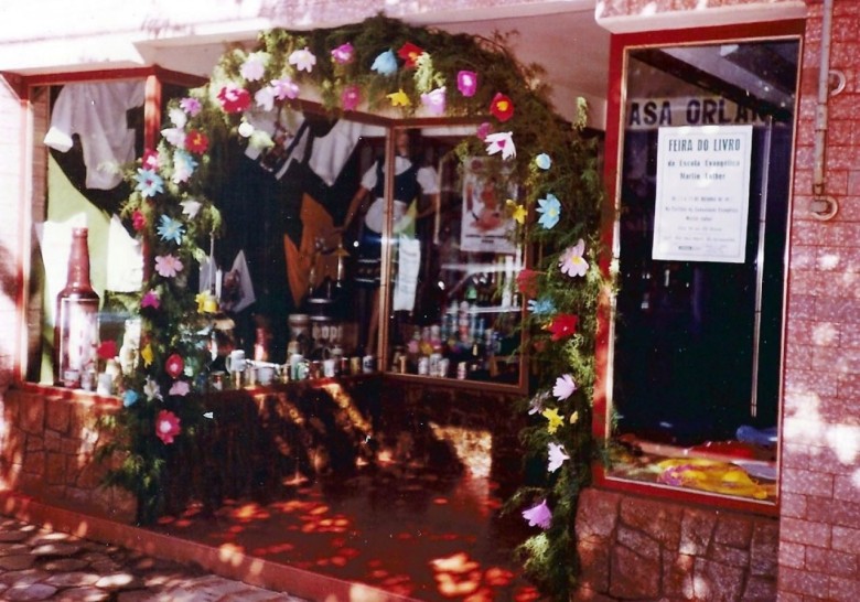 || Hall de entrada decorado da Casa Orlando - a mais antiga loja de confecções de Marechal Cândido Rondon. 