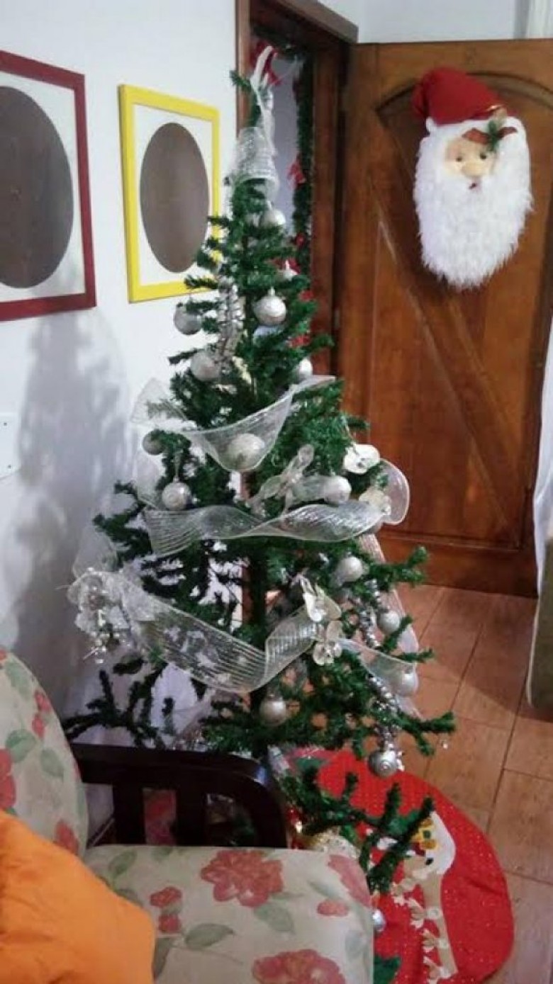 Árvore de Natal de Roseli Weber, funcionária pública do SAAE - Marechal Cândido Rondon. 
Imagem: Acervo de Roseli Weber