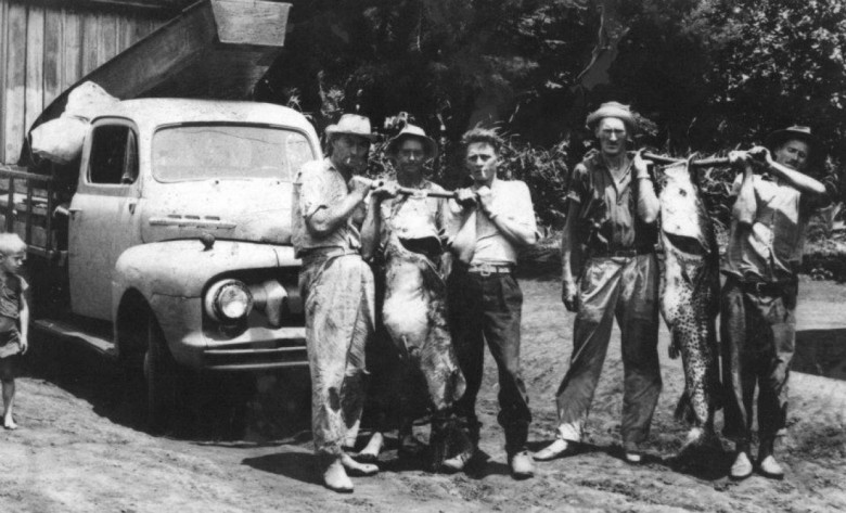 Grupo de pescadores de rondonenses pioneiros. 
Imagem: Acervo Nelvi Alzir Krummenauer
