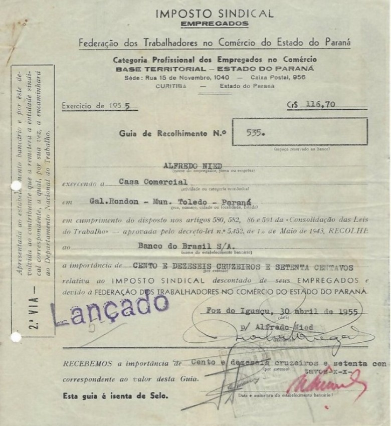 Recibo de pagamento do Imposto Sindical - Empregados - a Federação dos Trabalhadores no Comércio do Estado Paraná, exercício 1955,  referente aos empregados  Jacy A. Weizermann e Arno Anschewski. 
Imagem: Acervo Walmor Nied
