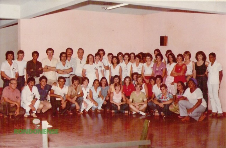 Equipe de funcionários do Hospital e Maternidade Filadélfia, na década de 1980 