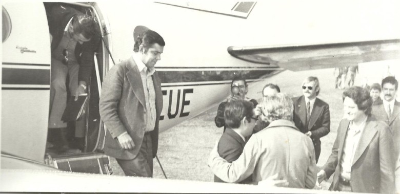 Governador Jaime Canet Junior desembarcando no aeroporto de Marechal Cândido Rondon. 
Imagem: Acervo Almiro Bauermann