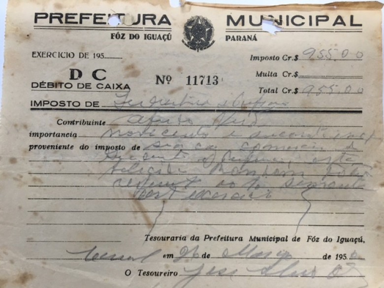 Recibo do pagamento das taxas  feito pelo pioneiro Alfredo Nied junto a Prefeitura Municipal de Foz do Iguaçu, em 1952, para abertura de sua casa comercial em Marechal Cândido Rondon.
Imagem: Acervo Walmor Nied
