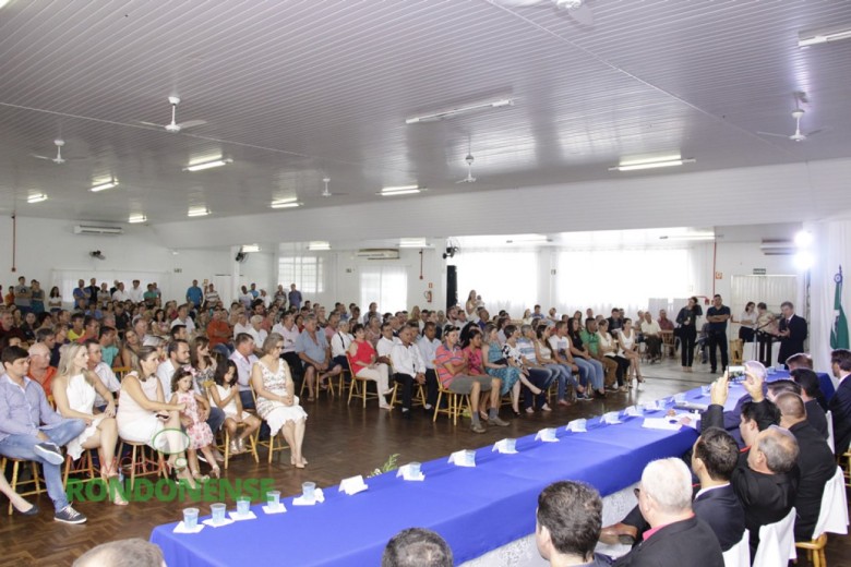 Detalhe do público presente a Sessão Solene de Posse no Clube Aliança.
Imagem: Acervo Memória Rondonense - Crédito: Tioni de Olveira