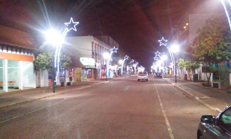 Outro aspecto da decoração natalina da Rua Santa Catarina
Imagem: Acervo Memória Rondonense
Crédito: Alex Sandro Viteck