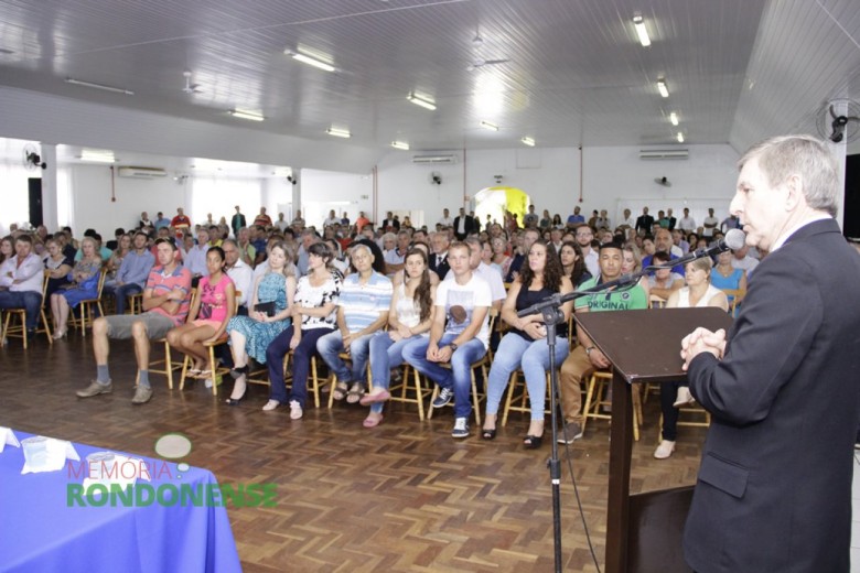 Outro aspecto do público presente a Sessão Solene. 
Imagem: Acervo Memória Rondonense - Crédito: Tioni de Oliveira