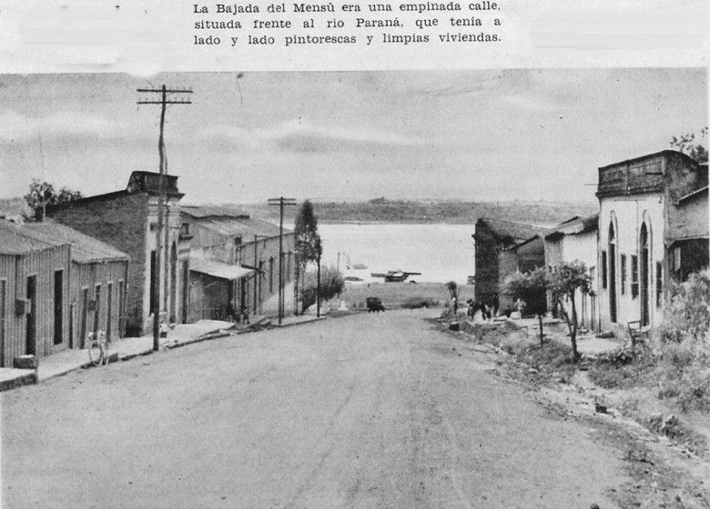 Bajada Vieja  com sua rua que seguia até às margens do Rio Paraná, em Posadas, no começo do século XX. 
Os bolichos e botecos localizados junto a rua era os locais de  