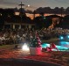 Público assistindo a programação de eventos nataliano no palco do Centro de Eventos de Marechal Cândido Rondon, em 19 de dezembro de 2021. 