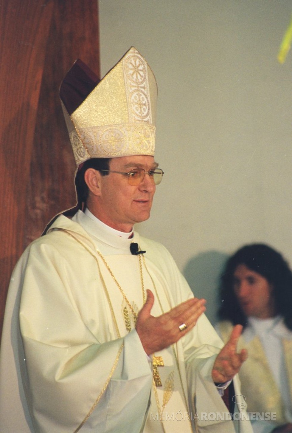 || D. Anuar Battisti, eleito à presidência da Comissão Permanente de Ministérios e Vocações da Conferência Nacional do Bispos do Brasil (CNBB), em maio de 2003.
Imagem: Acervo Diocese de Toledo - FOTO 8 -