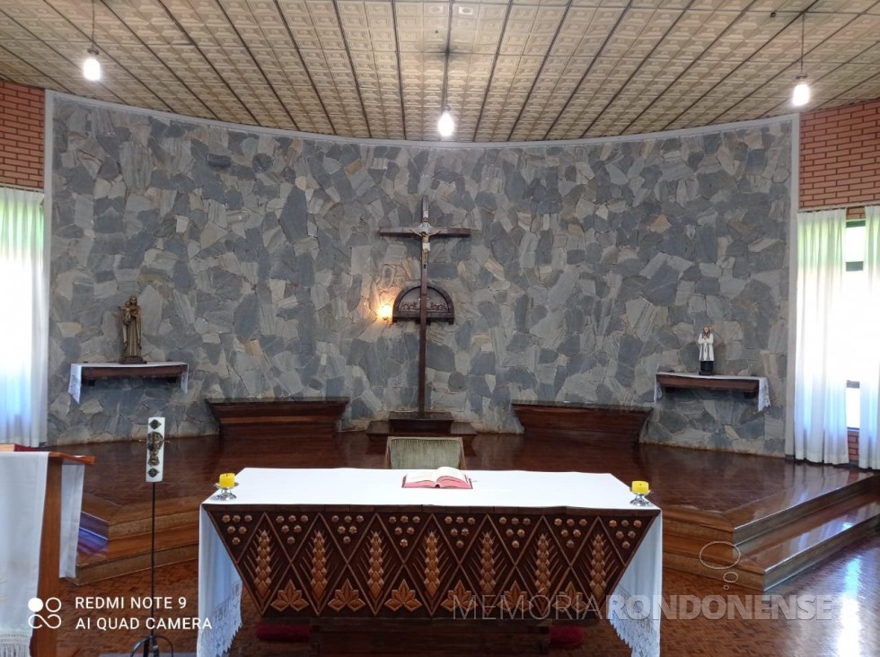 || Altar do Seminário Diocesano Maria Mãe da Igreja, na cidade de Toledo, inaugurado em começo de maio de 1982.
Imagem: Acervo e crédito Renato Schuck - FOTO  -