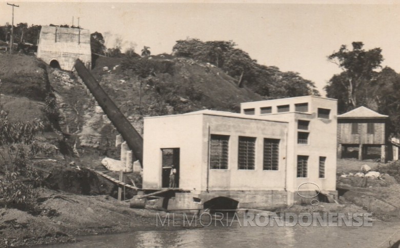 Antiga usina de produção de energia elétrica no Rio Guaçu, no distrito de Novo Sarandi, no município de Toledo. 
Essa usina fornecer energia para Toledo, Quatro Pontes, Marechal Cândido Rondon, Nova Santa Rosa e Palotina. 