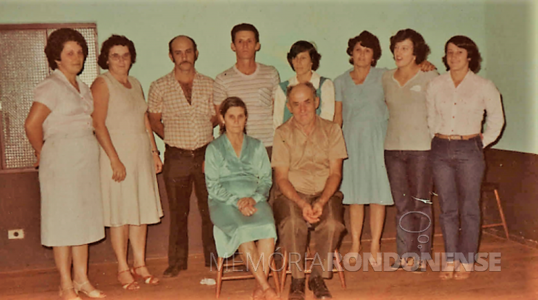 Casal pioneiro Gracia  e Antonio Bendo com seus filhos. 
Da esquerda à direita: Adelaide, Maria, Lirio, Idanir (pai de Arlete bendo), Anadir, Vanilda Terezinha e Adelir.