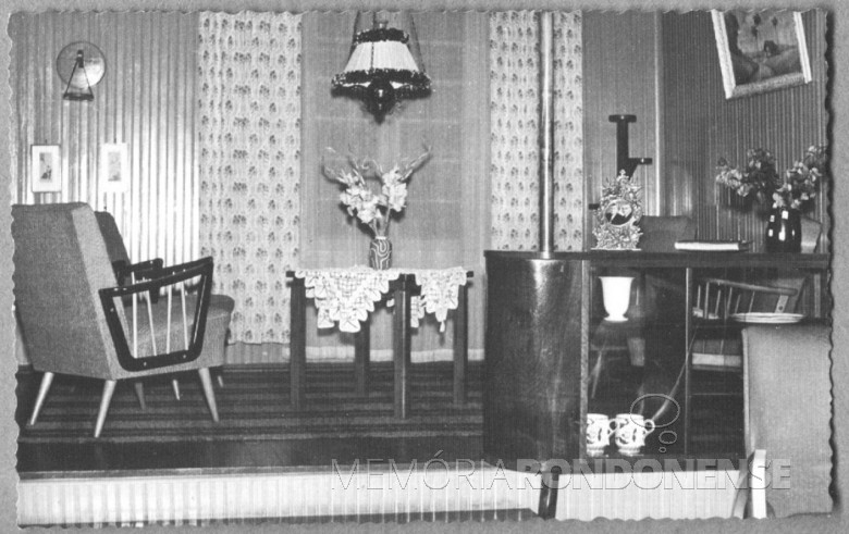 Sala de estar da casa da residência do  Dr. Seyboth, em 1957.