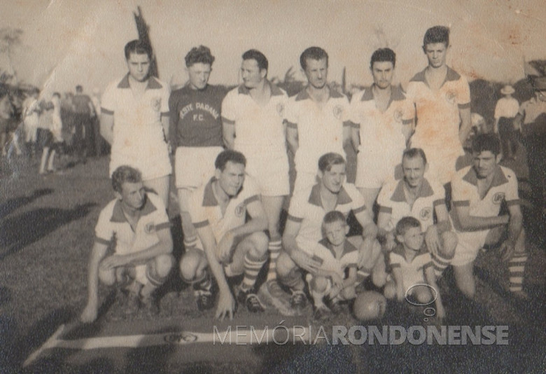 Time do Oeste Paraná Futebol Clube, no final da década de 1950.
Da esquerda a direita: 1º - Dorneles Jochims, 2º - Ehrenfried Welzel, 3º - Eich Krepsky; 4º - João Fidalski, 5º - não identificado e 6º - Orlando Miguel Sturm. 
Agachados: Orides Fidalski, 2º - médico Aylson Confúcio de Lima; 3º - Hugo Feiden, 5º - Nei Zilmer  e 6º - não identificado.