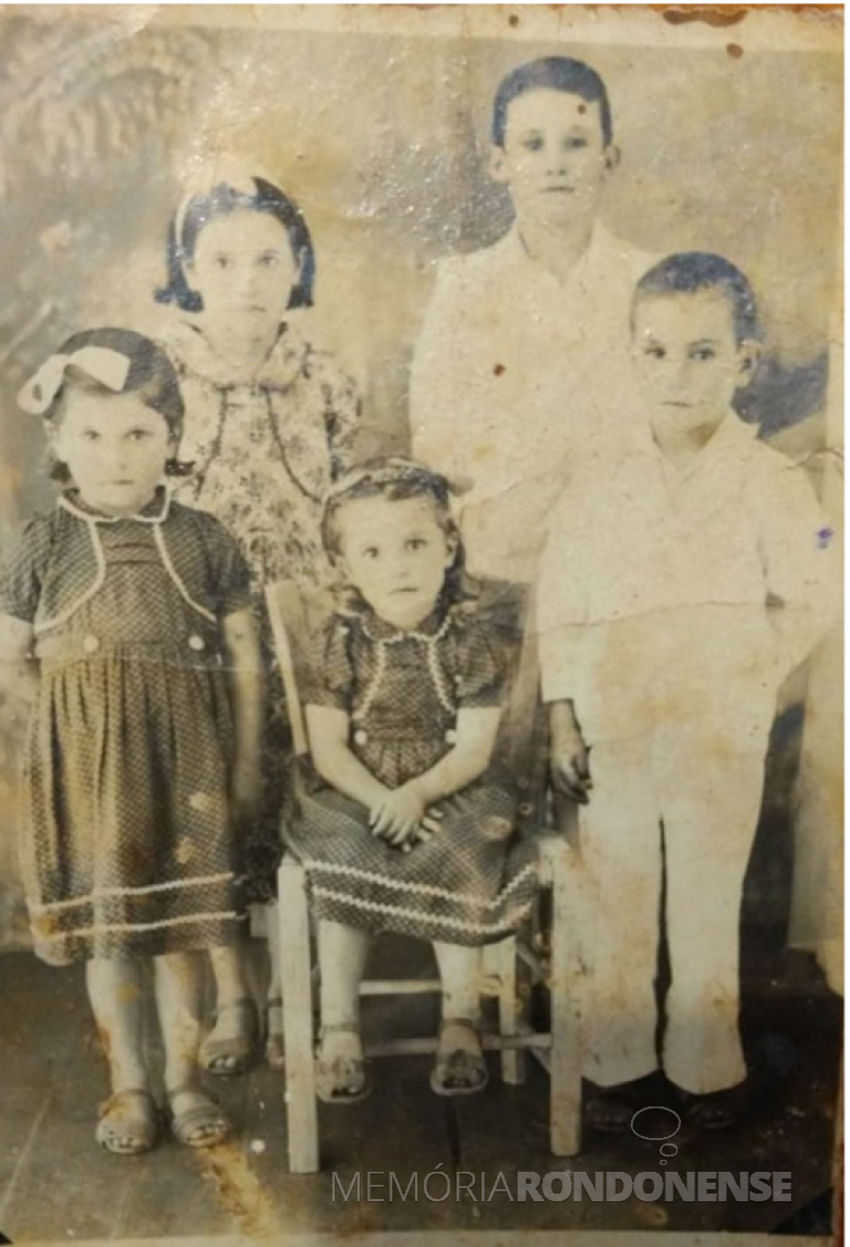 Os primeiros filhos do casal Gracia e Antonio Bendo: Idanir (mais alto), Lirio, Maria, Vanilda e Adelaide. 