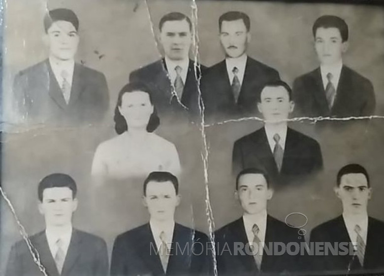 Familia do casal Olinda (nascida Borscheid) e Albino Kunzler, com os filhos Ernesto, Atalípio, Otmar e Adolfo Oscar (no alto) e Albino, Albano Artur e Affonso (embaixo).