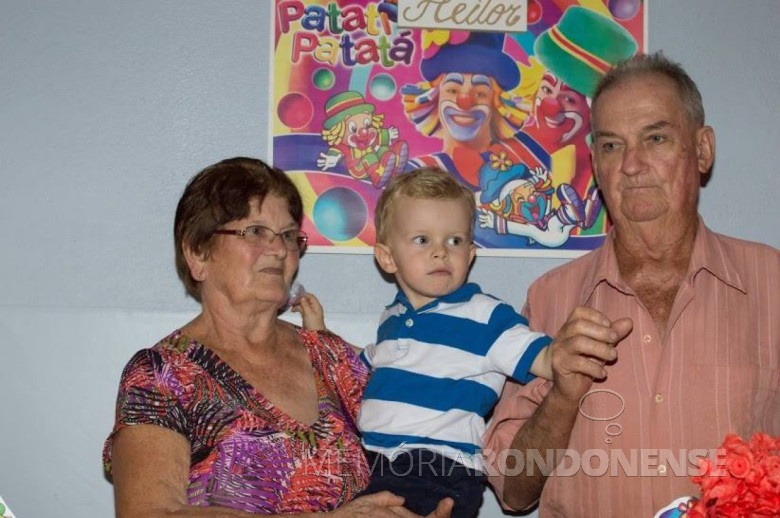 Casal Maria e Adolfo Oscar Kunzler no aniversário de 3 anos do neto Heitor, filho da filha Claci Maria.
