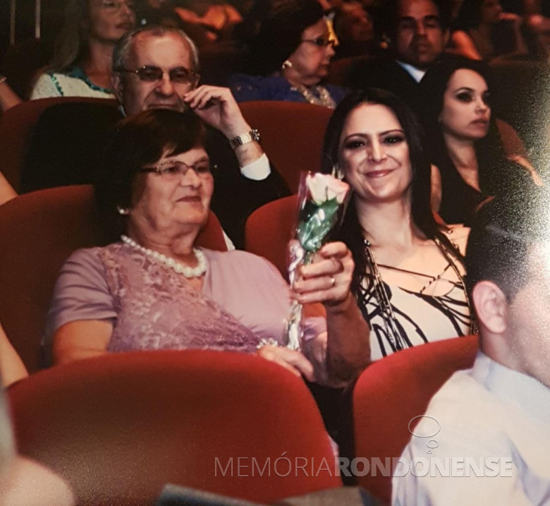 Maria Becker Kunzler com a nora Solange na formatura do filho Renato na UniRitter.