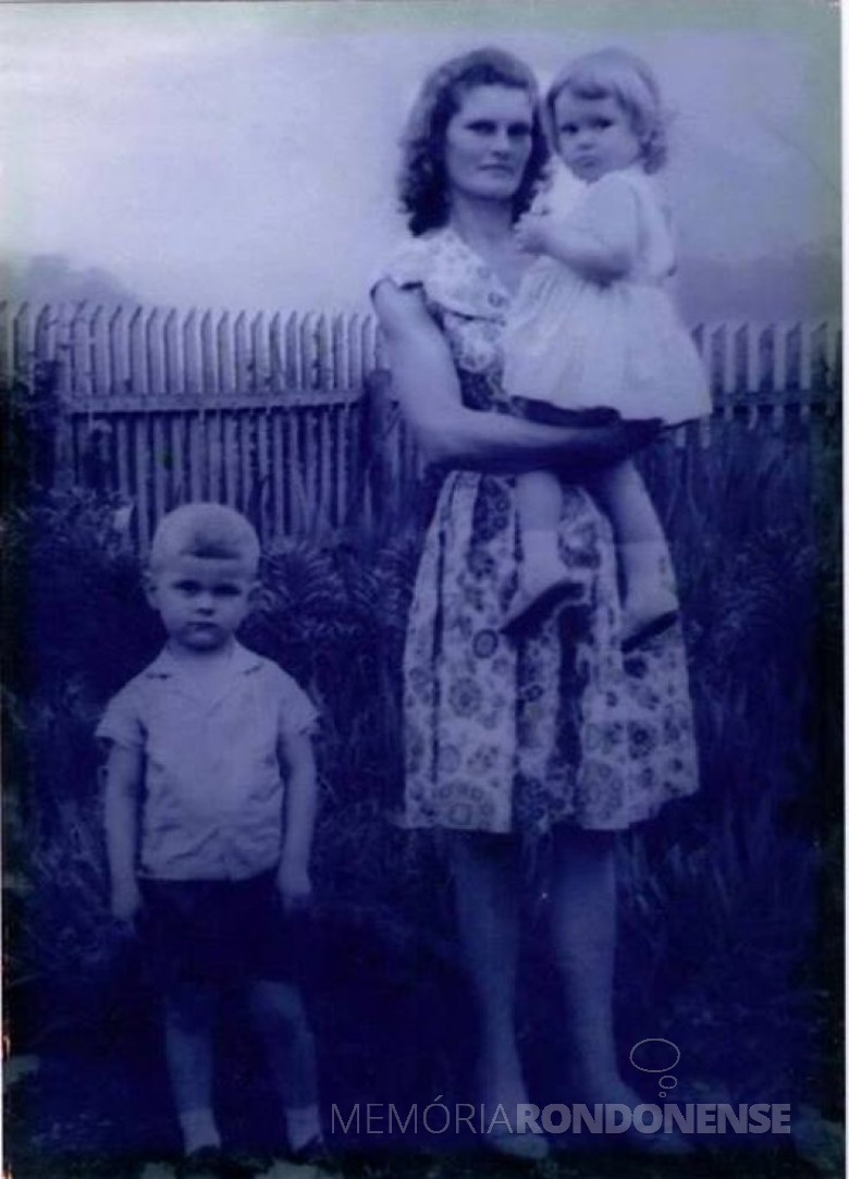 Maria Becker Kunzler, esposa de Adolfo Oscar Kunzler, com os filhos Ivo e Ilse