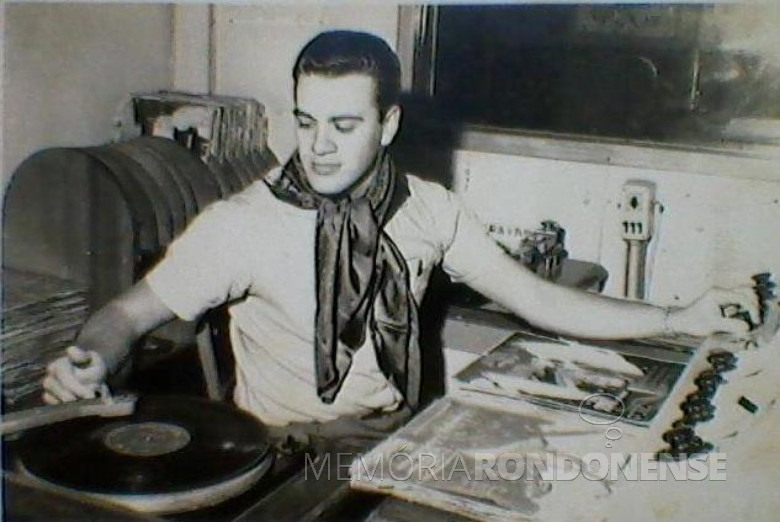 Sonoplasta na Rádio Difusora Rondon agora Rádio Difusora AM do Paraná.
Foi a primeira atividade profissional com careira de trabalho assinada do comunicador.