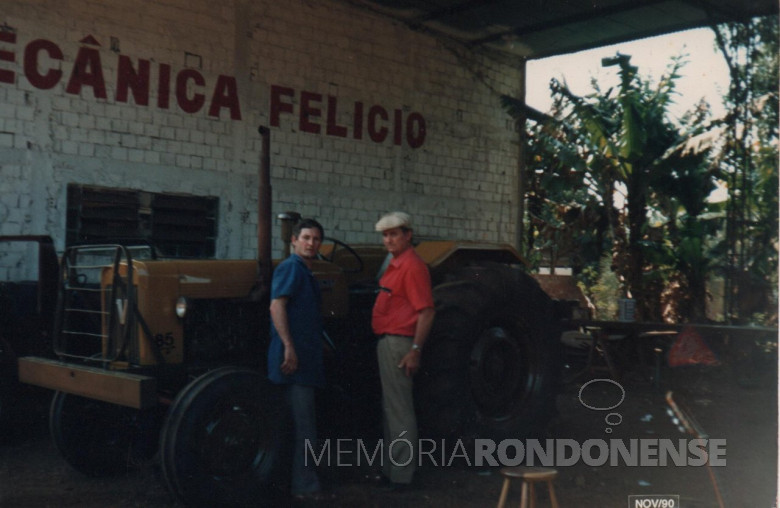 Pioneiro Adolfo Oscar Kunzler junto com o mecânico Felício Schmidt.