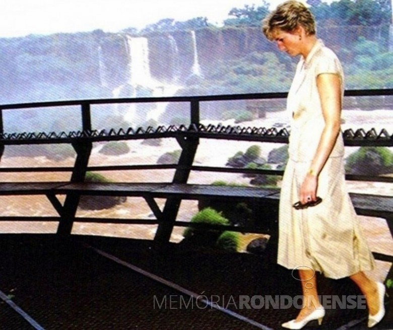 Outro instantâneo da visita Princesa Diana em vista às Cataratas. Imagem: Acervo Walter Dysarsz.