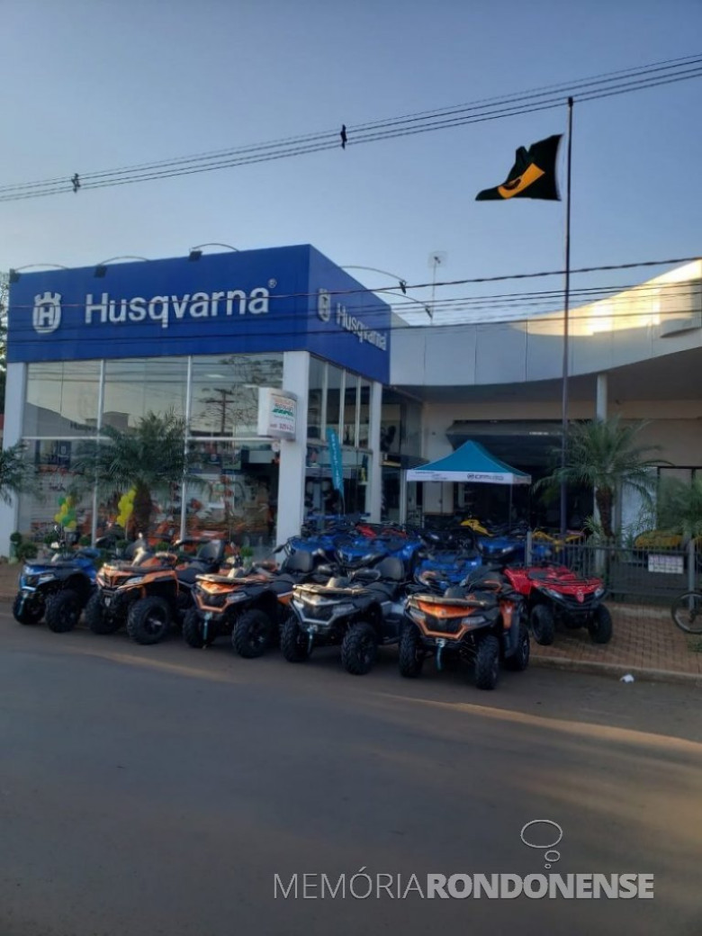 Vista da empresa em 2020 com exposição de produtos de sua revenda.