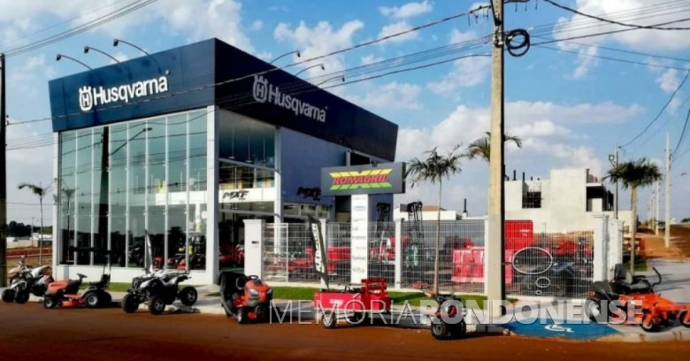Imagem da filial instalada na cidade de Toledo, aberta em 2019, com exposição de ítens de revenda autorizada.