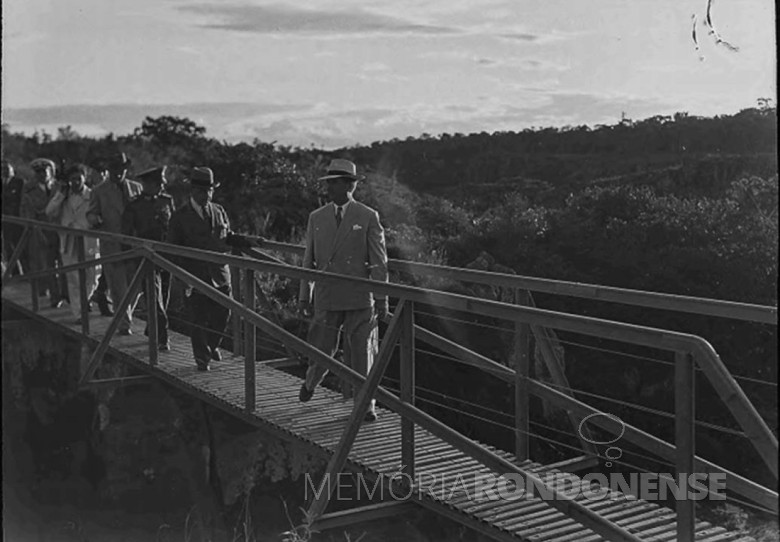 || Outro instantâneio da visita do Presidente Vargas às Sete Quedas, em 1944.
Imagem: Acervo Fundação Getúlio Vargas (RJ). 