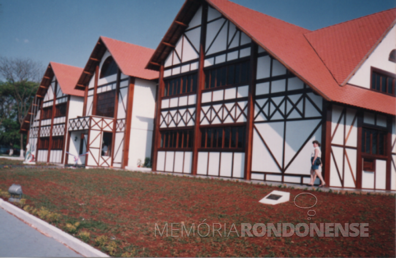 Prefeitura Municipal de Quatro Pontes, vista de outro ângulo.