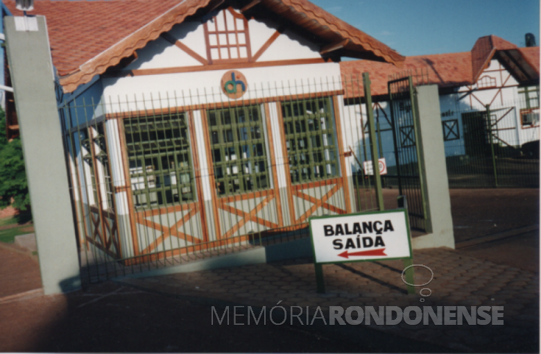 Guarita e balança da Agrícola Horizonte à Avenida Irio Jacob Welp, na cidade de Marechal Cândido Rondon.