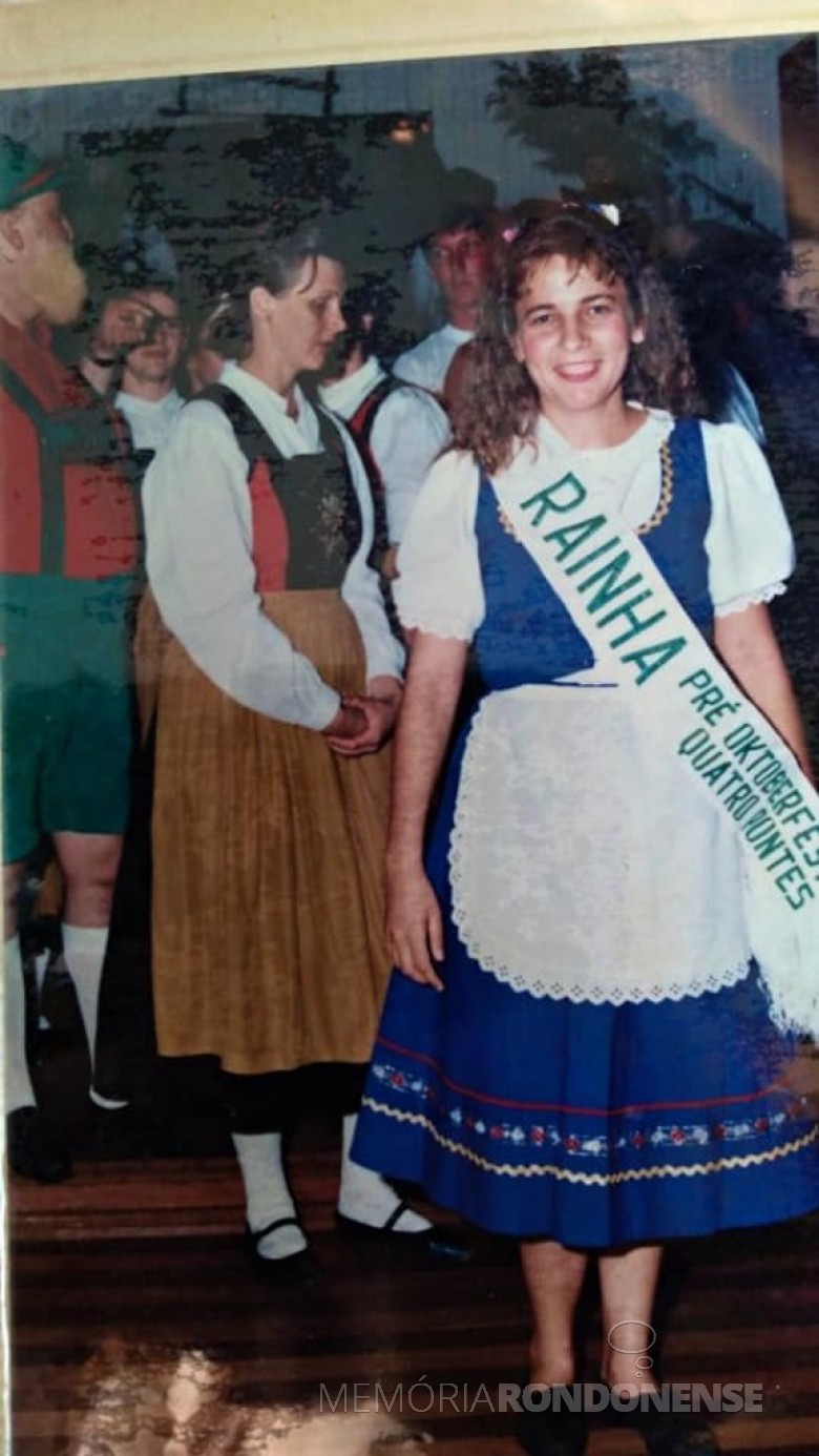 || Rejane Dahmer eleita rainha da pré-oktoberfest 1992 de Quatro Pontes.
Imagem: Arquivo pessoal. 