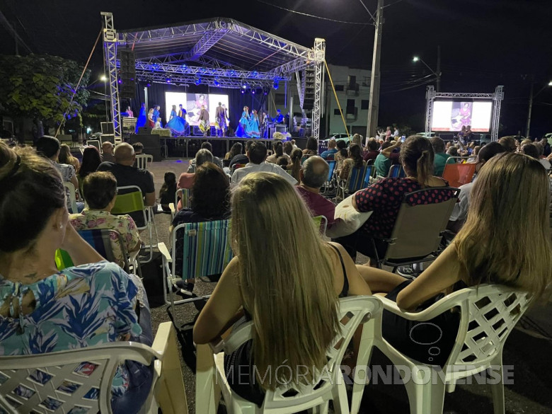 Apresentação do grupo de teatro musical do Centro de Tradições Gaúchas (CTG) Tertúlia do Paraná, de Marechal Cândido Rondon, no dia 21 de dezembro de 2021.