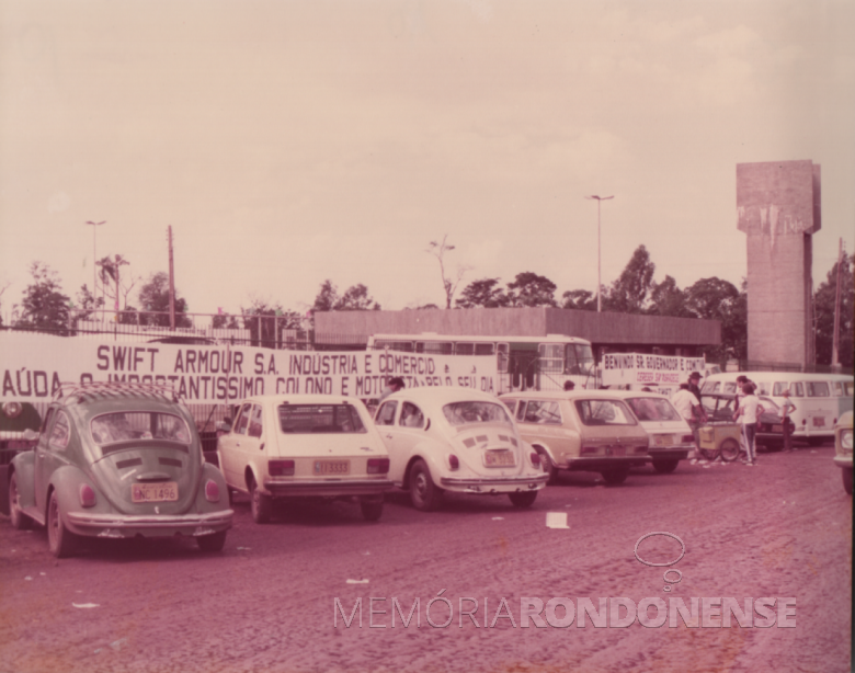 10ª página - Estacionamento na Rua Ceará, em frente ao Módulo Esportivo.